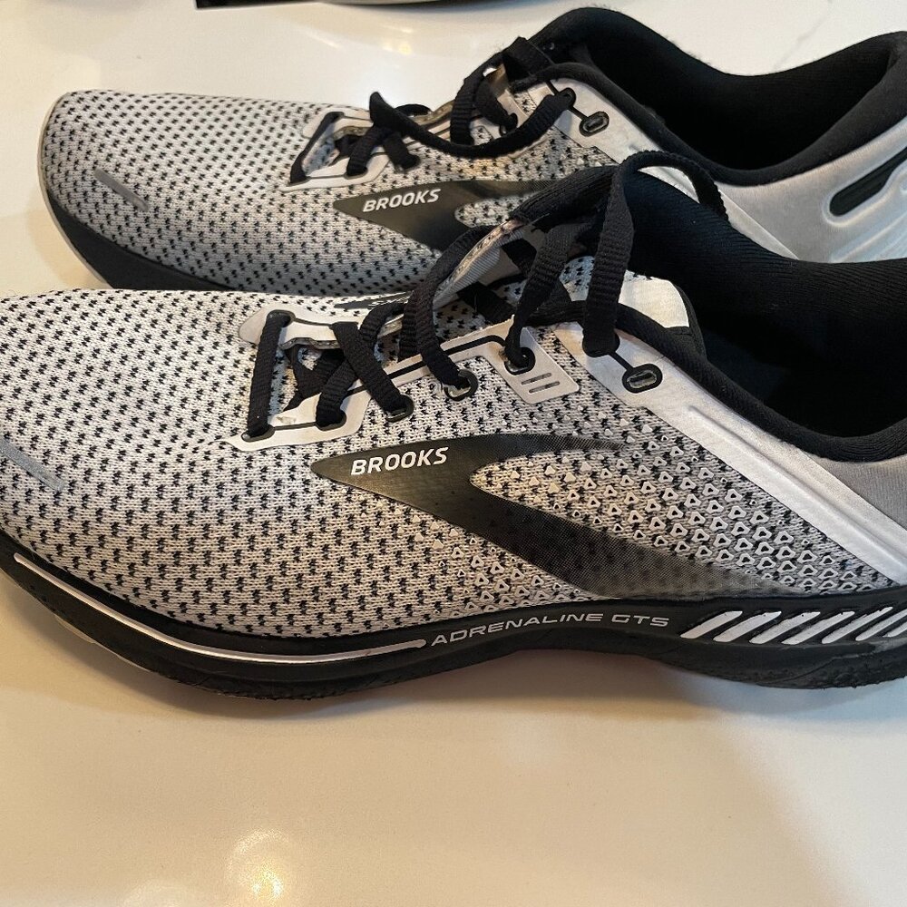 Brooks Men's Adrenaline GTS 22 10.5 M